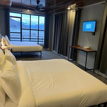 Eat And Read Hotel สการ์ดู ภายนอก รูปภาพ