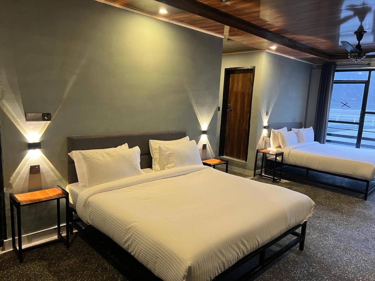 Eat And Read Hotel สการ์ดู ห้อง รูปภาพ