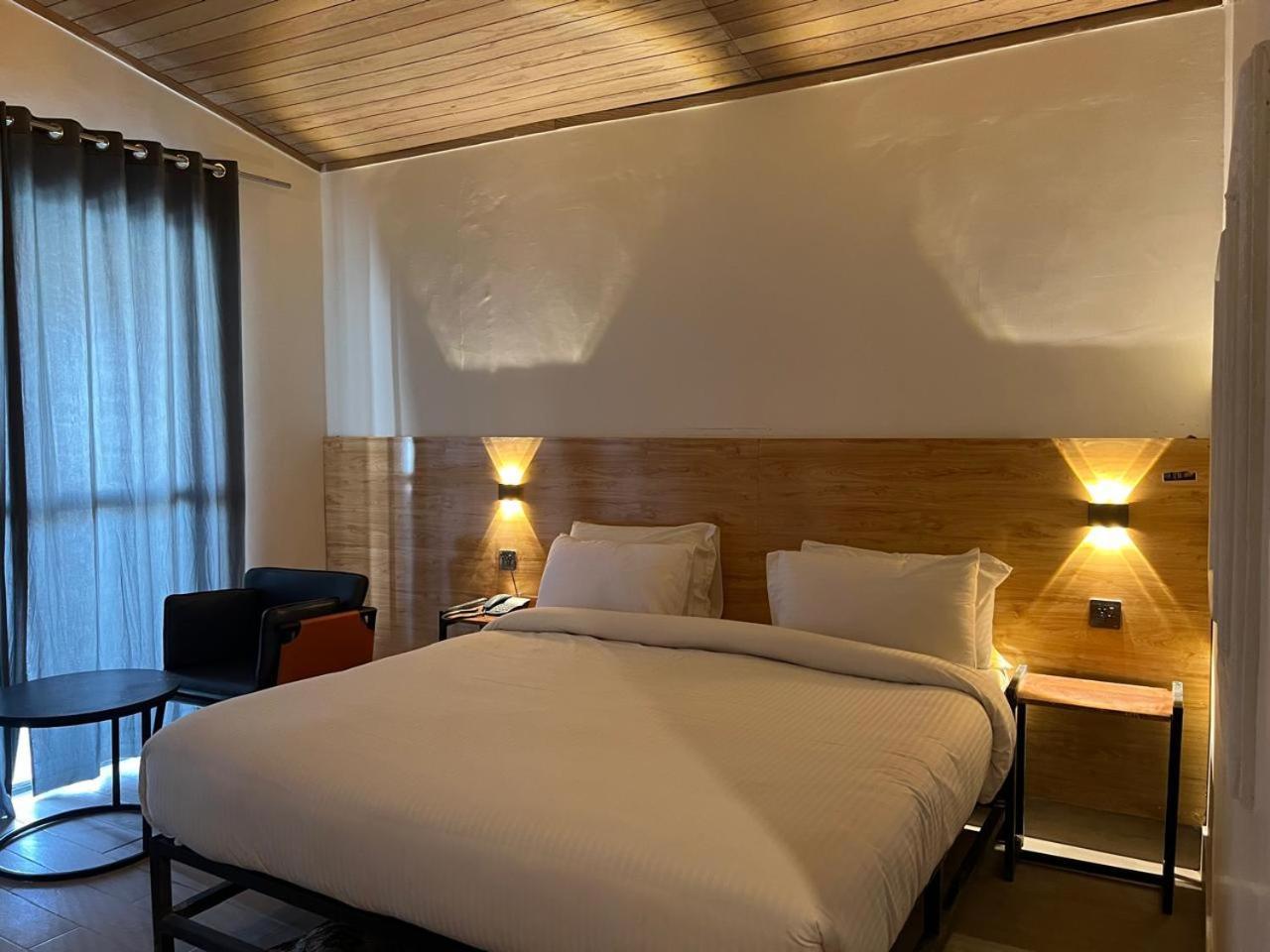 Eat And Read Hotel สการ์ดู ภายนอก รูปภาพ