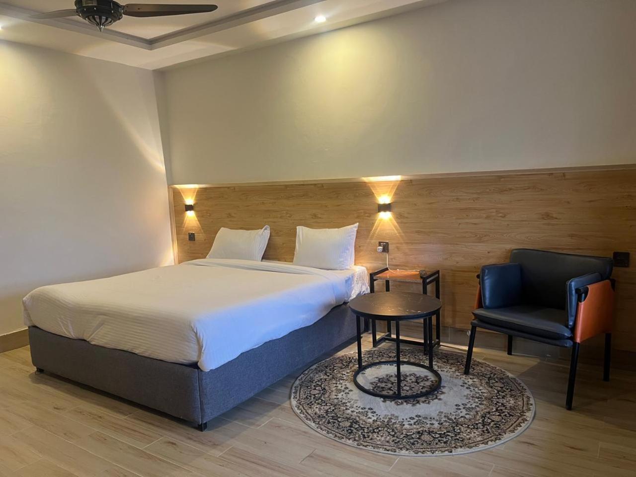 Eat And Read Hotel สการ์ดู ห้อง รูปภาพ